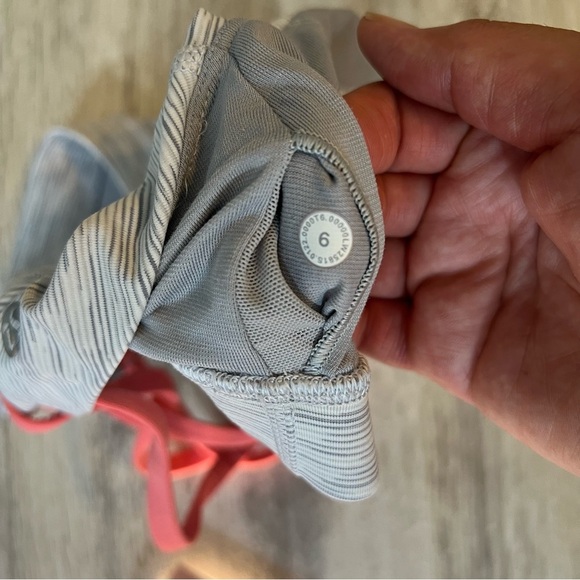 Lululemon Women's Striped Sports Bra - Gray and Coral Size 6 - Picture 5 of 5